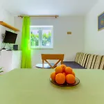 Apartman 2-bdr With Shared Garden 3 Min Walk To *
