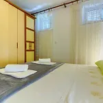 2-bdr With Shared Garden 3 Min Walk To Split