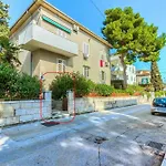 2-bdr With Shared Garden 3 Min Walk To
