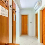 2-bdr With Shared Garden 3 Min Walk To * Split