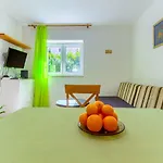 2-bdr With Shared Garden 3 Min Walk To Apartman