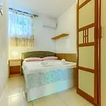 2-bdr With Shared Garden 3 Min Walk To Apartman *