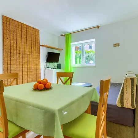 2-bdr With Shared Garden 3 Min Walk To Apartman Split