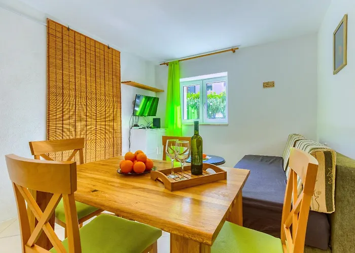 2-bdr With Shared Garden 3 Min Walk To شقة
