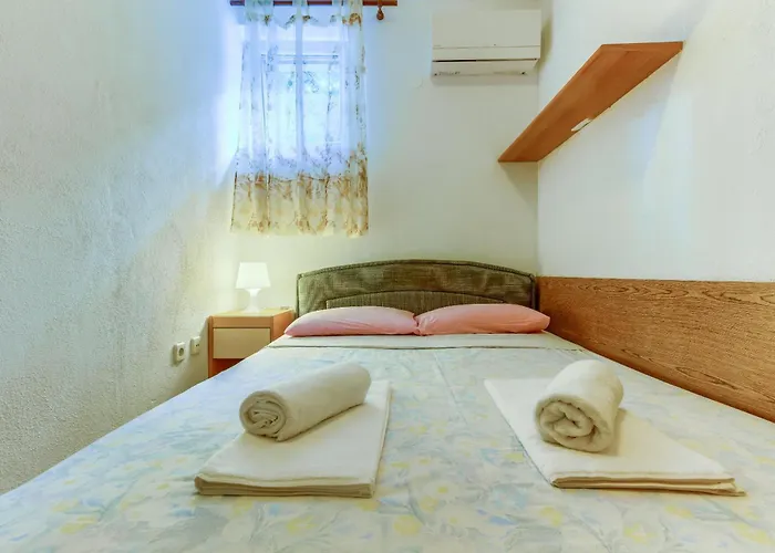 2-bdr With Shared Garden 3 Min Walk To * سبليت