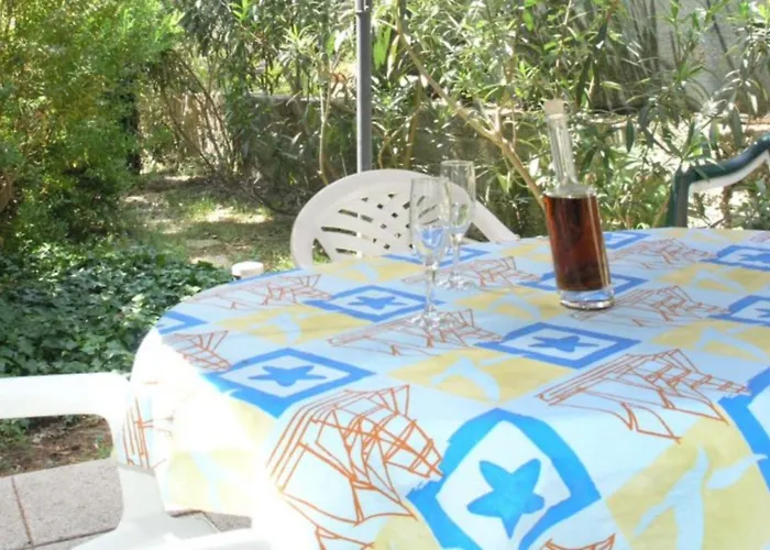 2-bdr With Shared Garden 3 Min Walk To شقة *