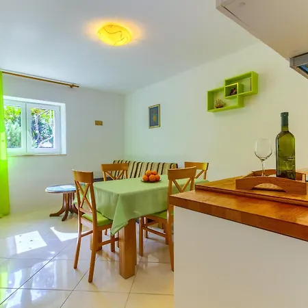 Apartment 2-bdr With Shared Garden 3 Min Walk To Split