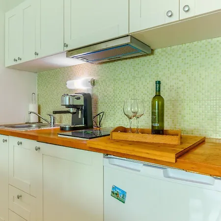 2-bdr With Shared Garden 3 Min Walk To 스플리트