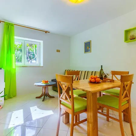 아파트 2-bdr With Shared Garden 3 Min Walk To 스플리트