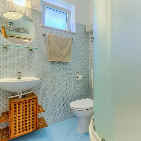 2-bdr With Shared Garden 3 Min Walk To 아파트 스플리트