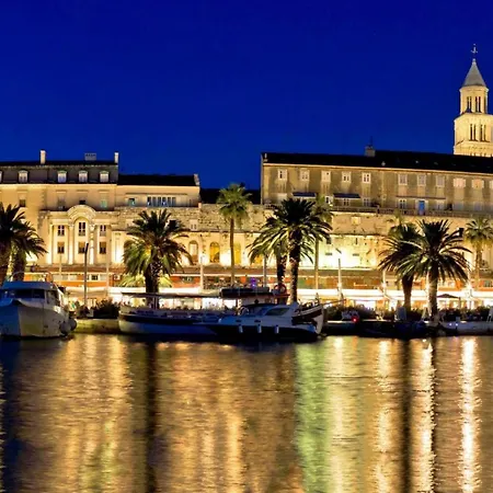 2-bdr With Shared Garden 3 Min Walk To * 스플리트