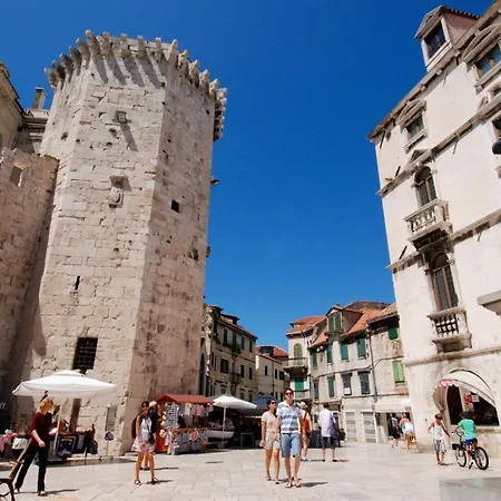 2-bdr With Shared Garden 3 Min Walk To 아파트 *