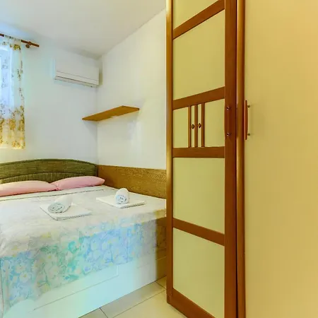 아파트 2-bdr With Shared Garden 3 Min Walk To