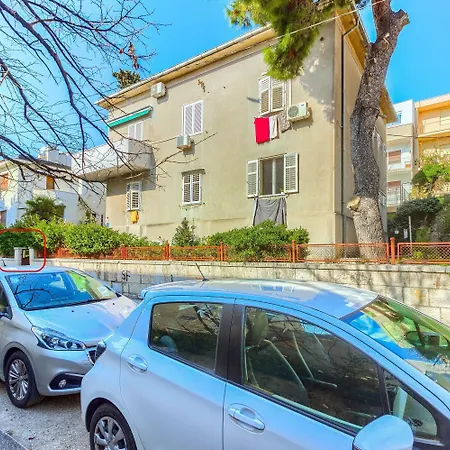 아파트 2-bdr With Shared Garden 3 Min Walk To *