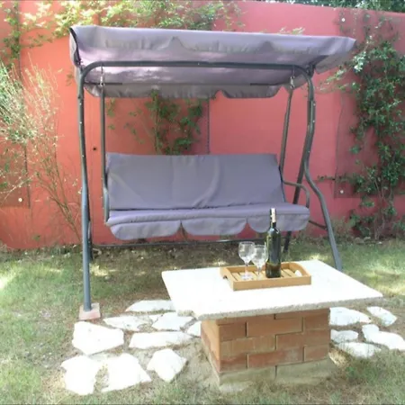 2-bdr With Shared Garden 3 Min Walk To 스플리트