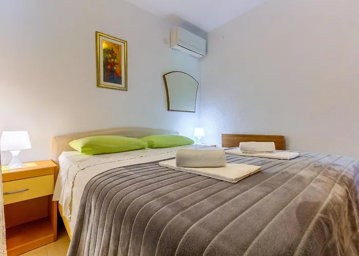 2-bdr With Shared Garden 3 Min Walk To Split