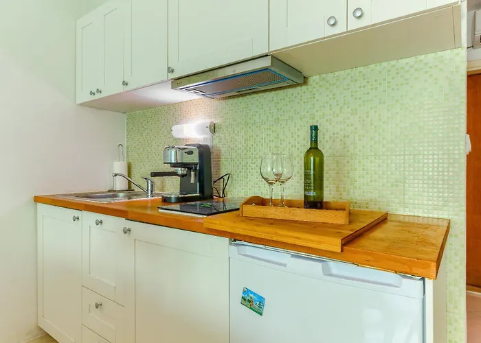 2-bdr With Shared Garden 3 Min Walk To Split