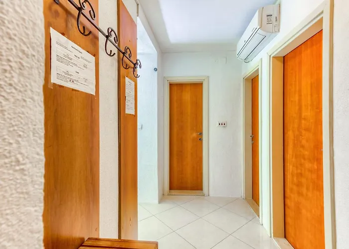 Apartmán 2-bdr With Shared Garden 3 Min Walk To Split