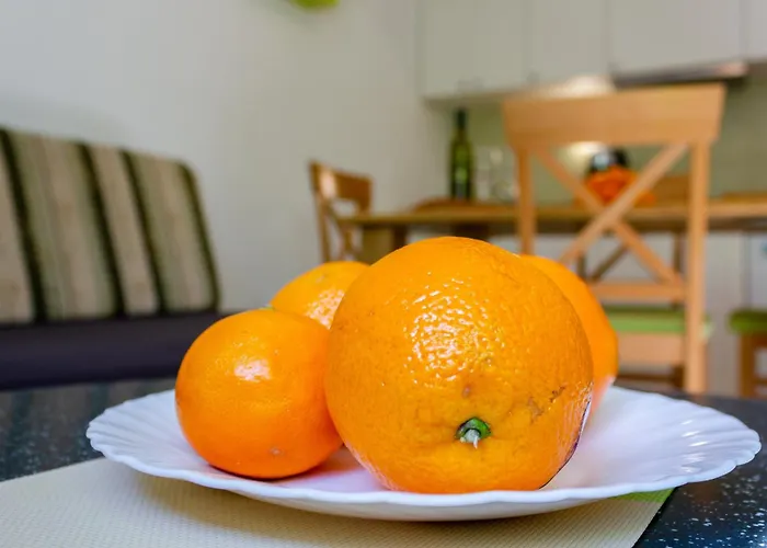 2-bdr With Shared Garden 3 Min Walk To * Split