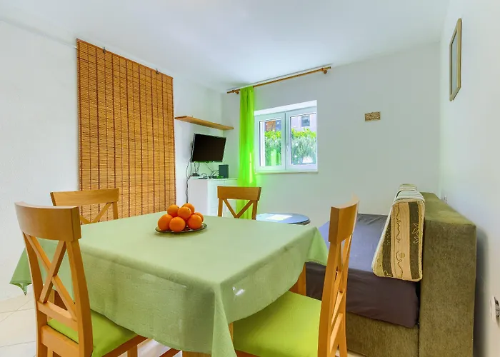 2-bdr With Shared Garden 3 Min Walk To Apartmán Split