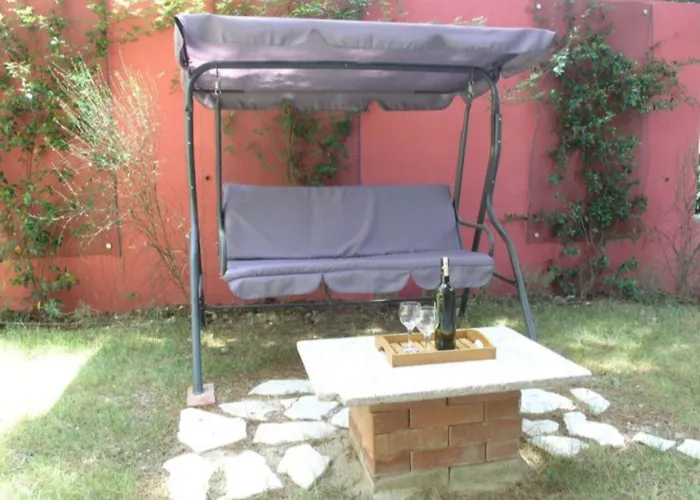 2-bdr With Shared Garden 3 Min Walk To Split