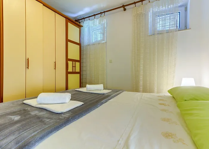 2-bdr With Shared Garden 3 Min Walk To Apartmán *