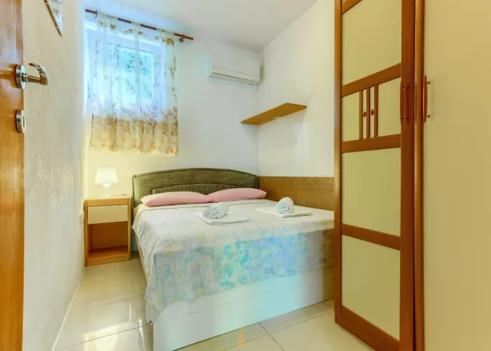 2-bdr With Shared Garden 3 Min Walk To Apartmán *