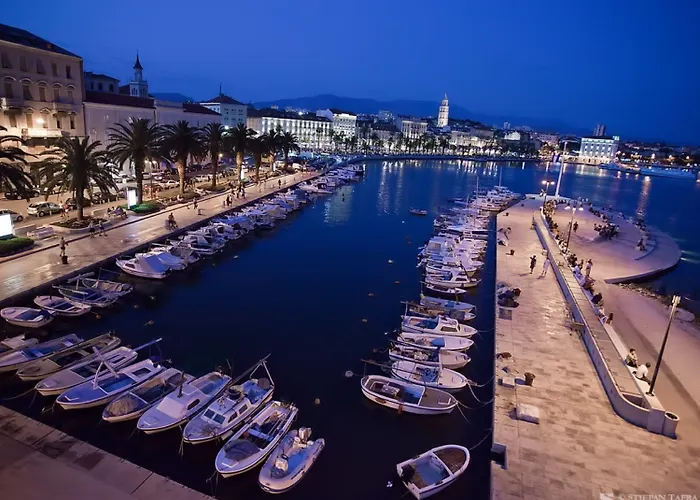 2-bdr With Shared Garden 3 Min Walk To *