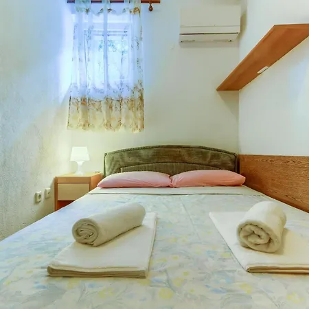 2-bdr With Shared Garden 3 Min Walk To * ספליט