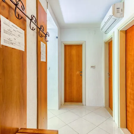 2-bdr With Shared Garden 3 Min Walk To * ספליט