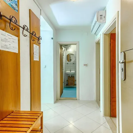 דירה 2-bdr With Shared Garden 3 Min Walk To