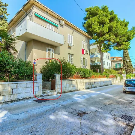2-bdr With Shared Garden 3 Min Walk To דירה